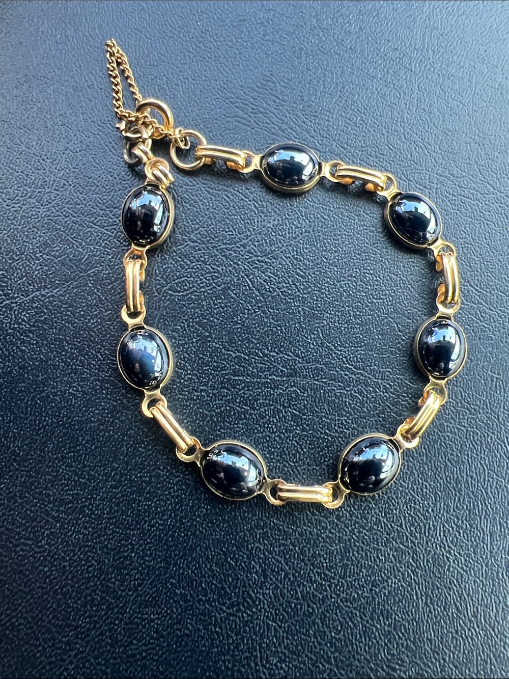 Vintage gold-tone Bracelet with black  acrylic Cabochon